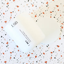 Load image into Gallery viewer, BEY Hand Poured Candle. Bourbon. Honey. Orange Marmalade. Tamarind. Clove. 8 oz.